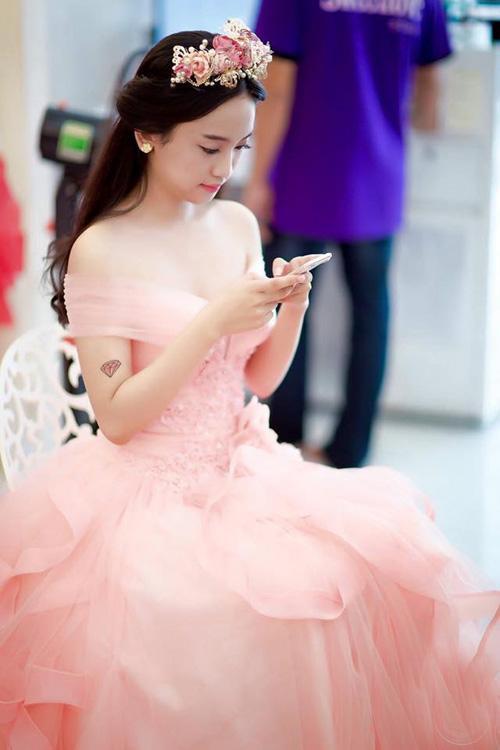 Váy cưới đi bàn đơn giản đính kế hoa voan RD-8804 - Durian Bridal