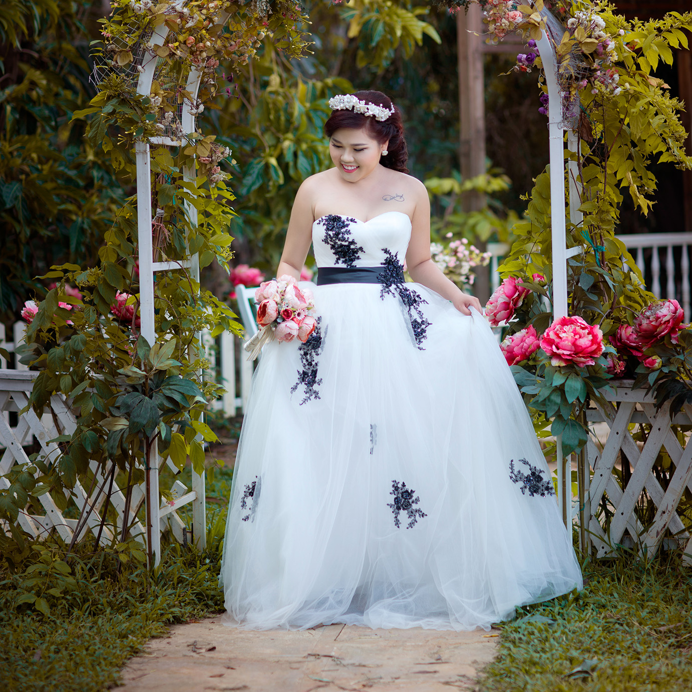 Những mẫu váy cưới đẹp hút hồn dành cho cô dâu siêu gầy