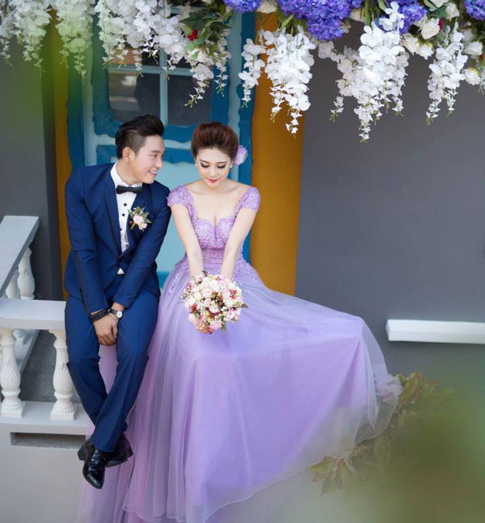 Những mẫu váy cưới màu tím nhạt lãng mạn cho cô dâu ngày cưới