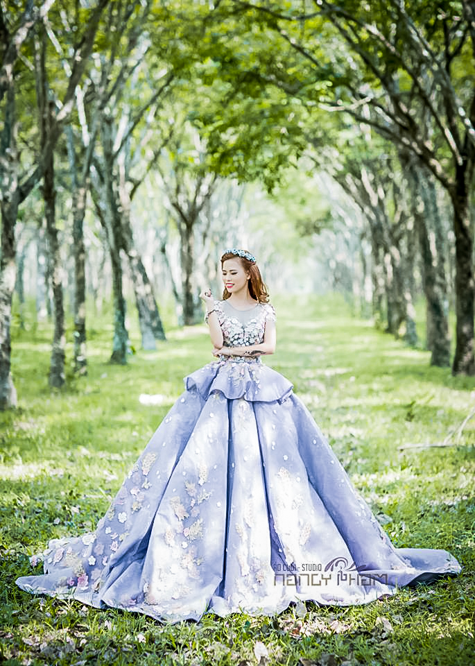 VÁY CƯỚI LÀM LỄ CÔNG CHÚA HOÀNG GIA TAY PHỒNG LT187  VÁY CƯỚI CAO CẤP LINH  NGA BRIDAL