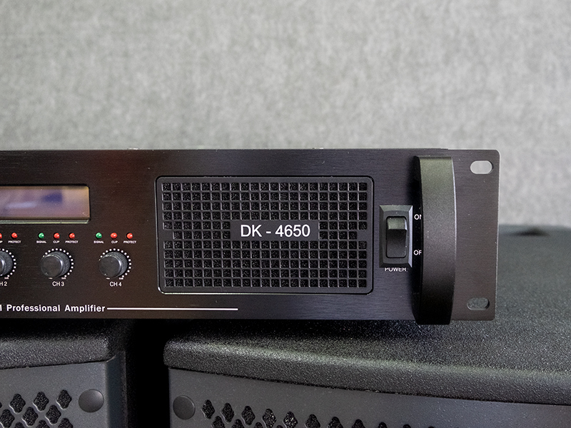 Đánh giá cánh giá cục đẩy 4 kênh AM DK 4650 có những điểm nổi bật nào?