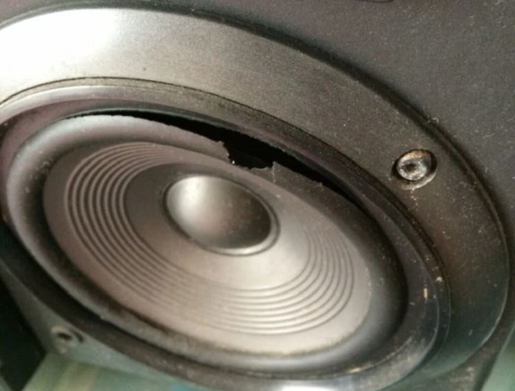 Bí Kíp Sửa Chữa Loa Nghe Nhạc: Loa Bị Nổ Lụp Bụp Vì Đâu? Cách Khắc Phục Như Nào?