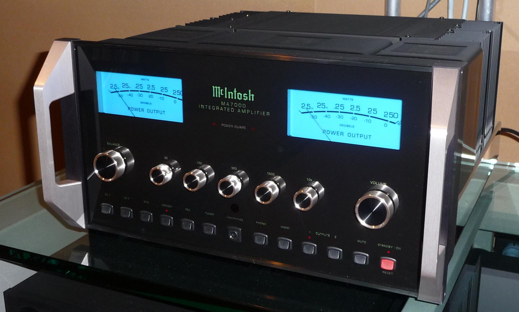 Địa chỉ phân phối Amply MCIntosh MA7000 hàng đẹp như mới