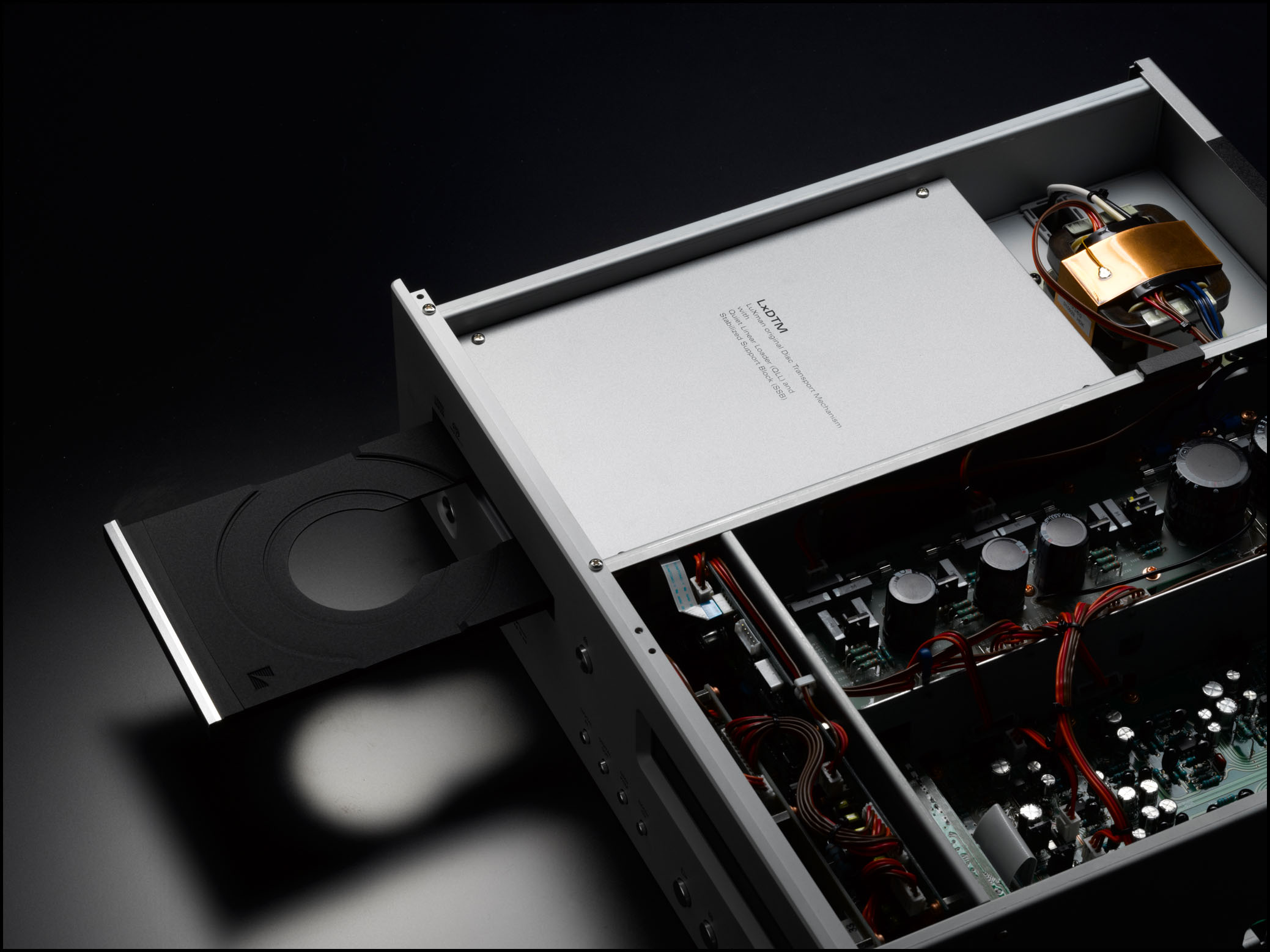 Đầu Luxman CD-player D-06 sản phẩm đầu giải mã chất lượng cao