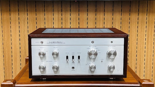 Amply Luxman SQ-38U: Sự Quyến Rũ Của Thiết Kế Vintage