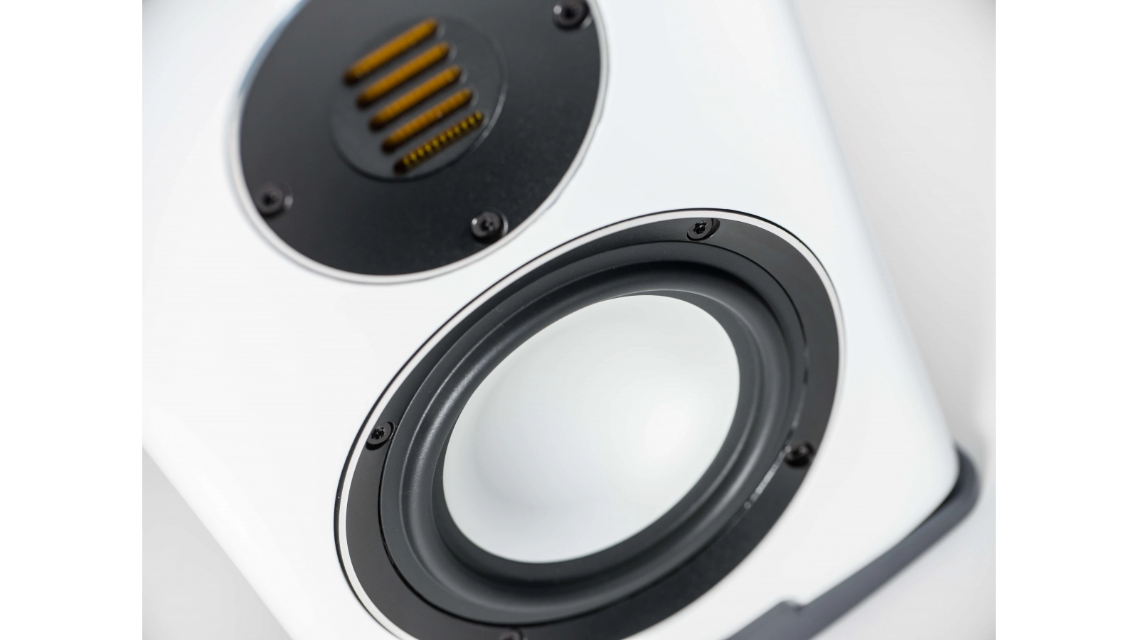 Loa Elac Carina BS 243.4