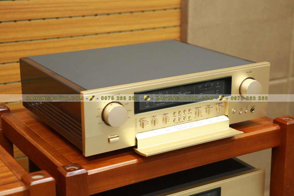 Pre amply Accuphase C2120