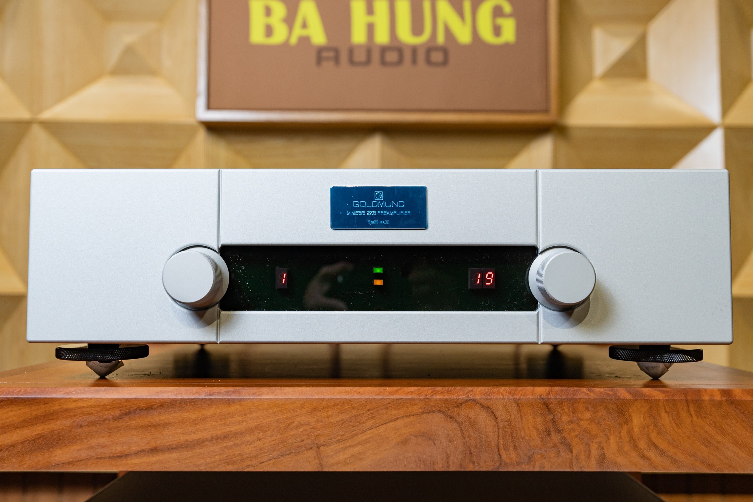 Pre-amplifier Goldmund Mimesis 27.8