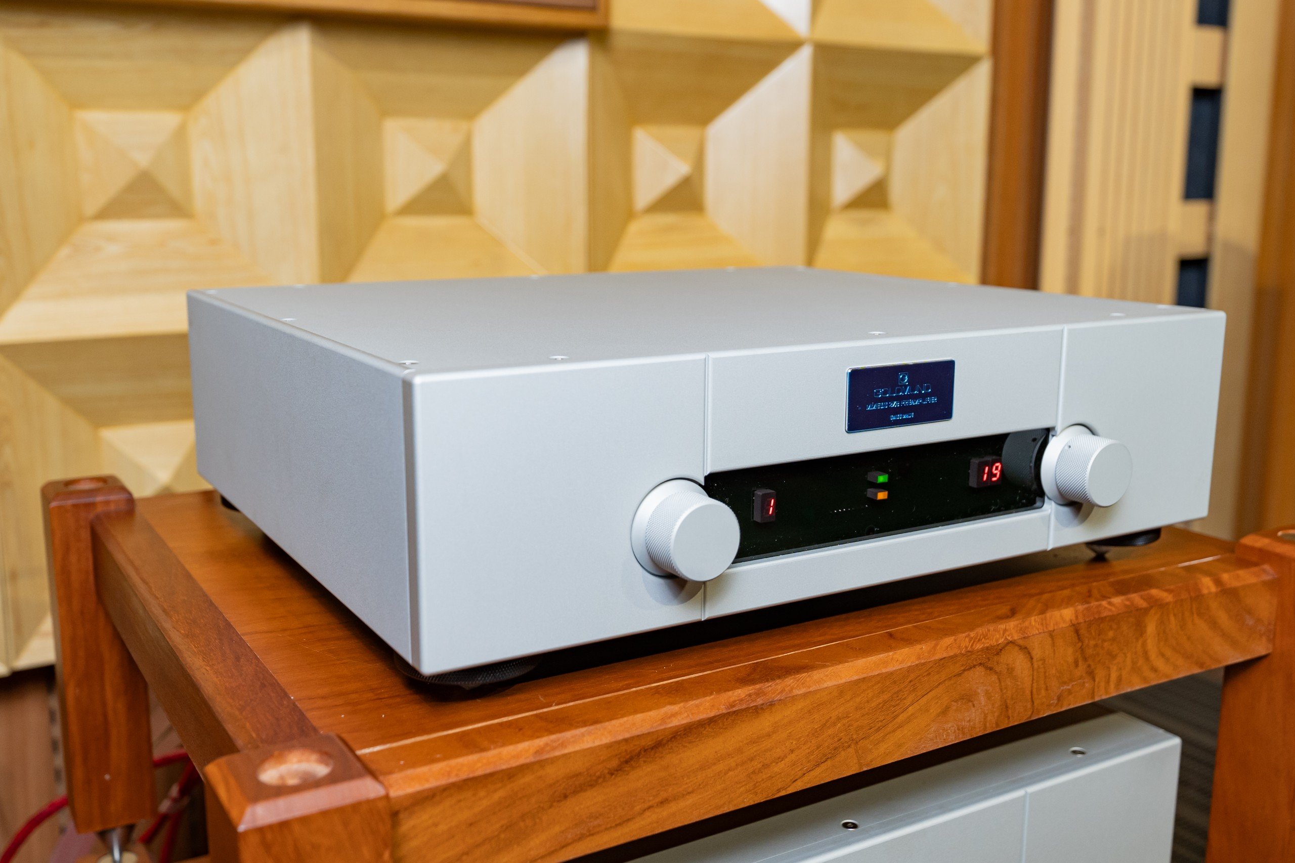 Pre-amplifier Goldmund Mimesis 27.8