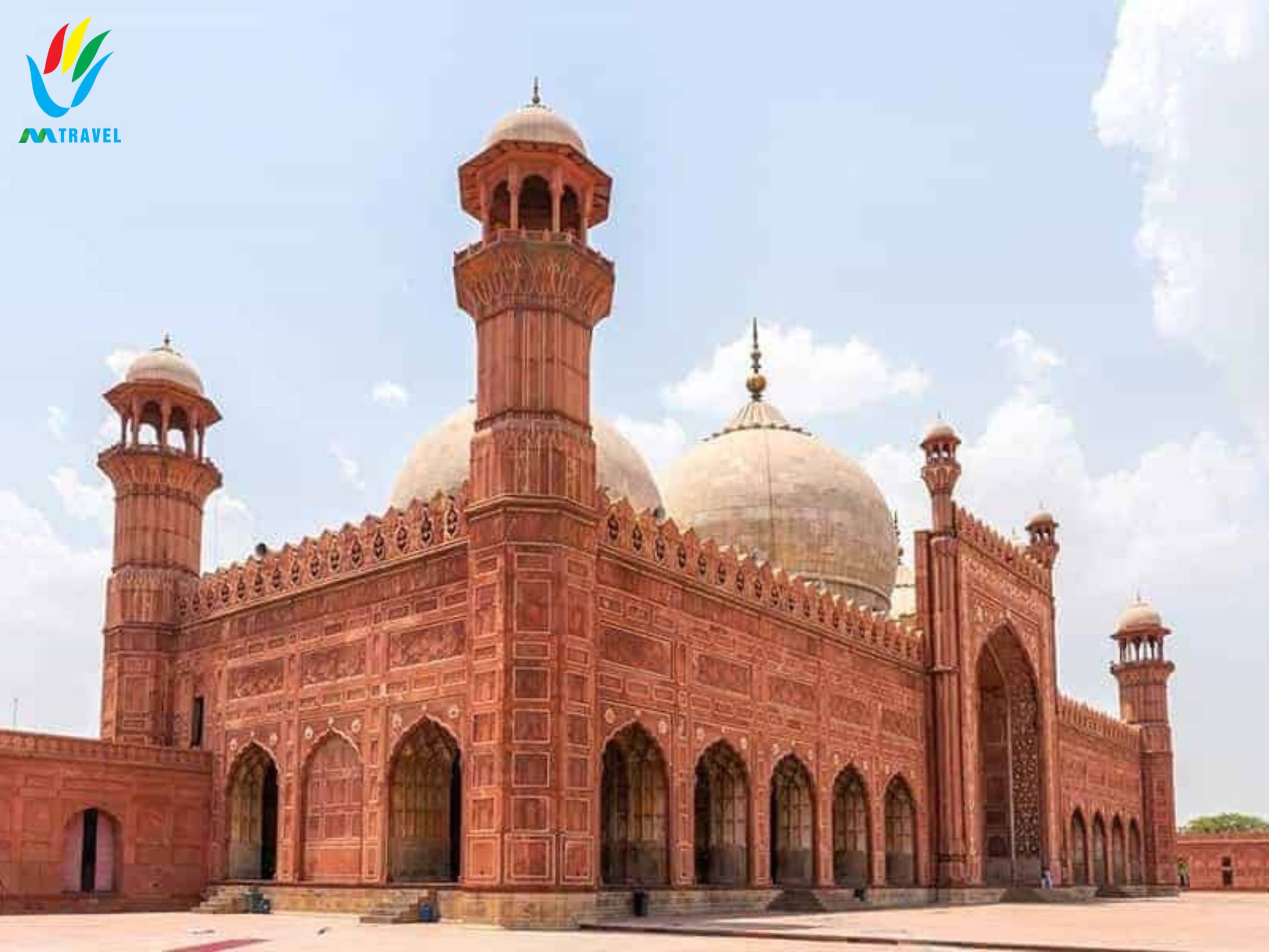 Tour Pakistan: Lahore -Islamabad – Hunza – Hopar Valley – Khunjerab – Passu – Besham 2025