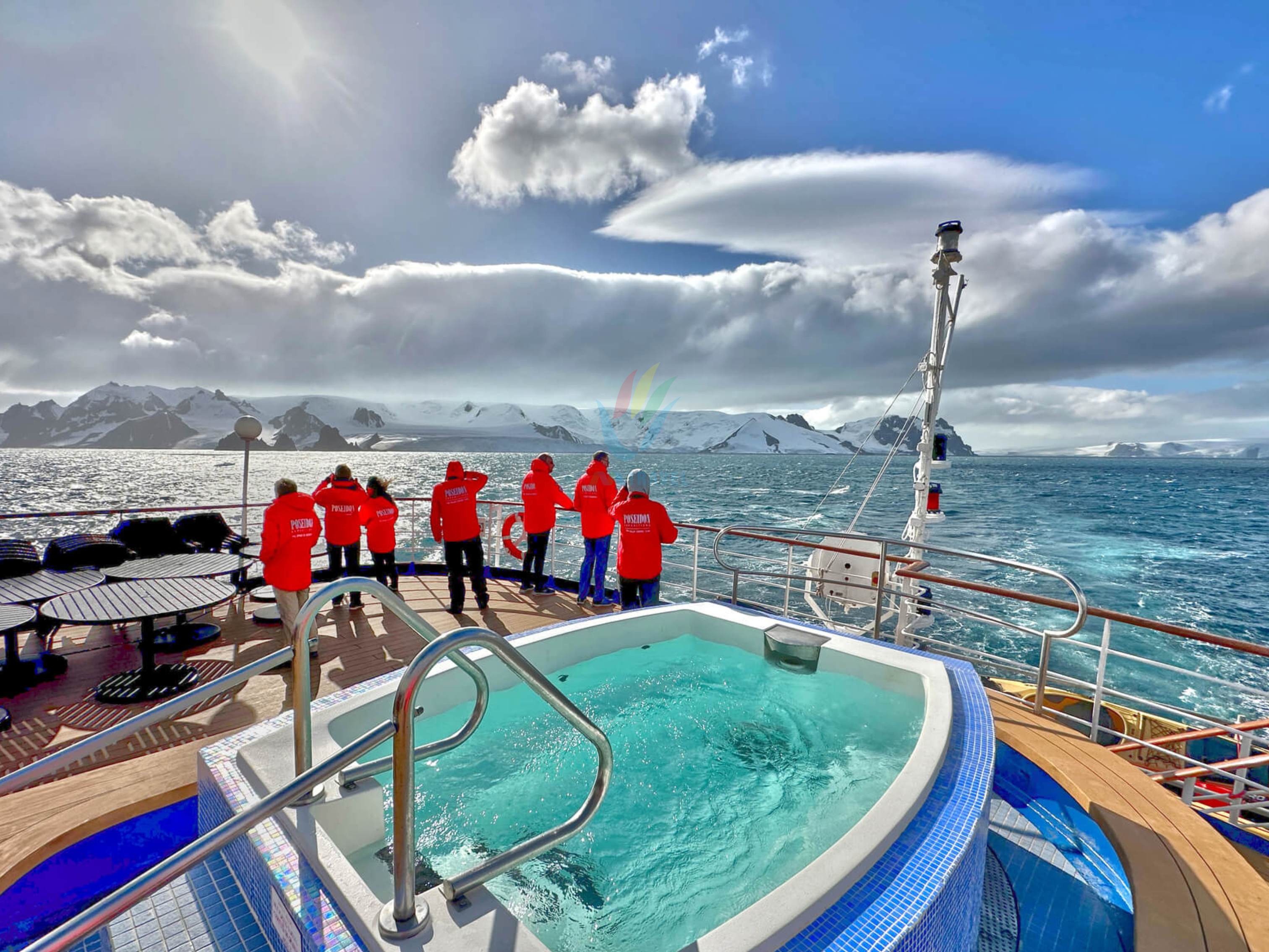 Tour Chào Mừng Năm mới tại Nam Cực 2025