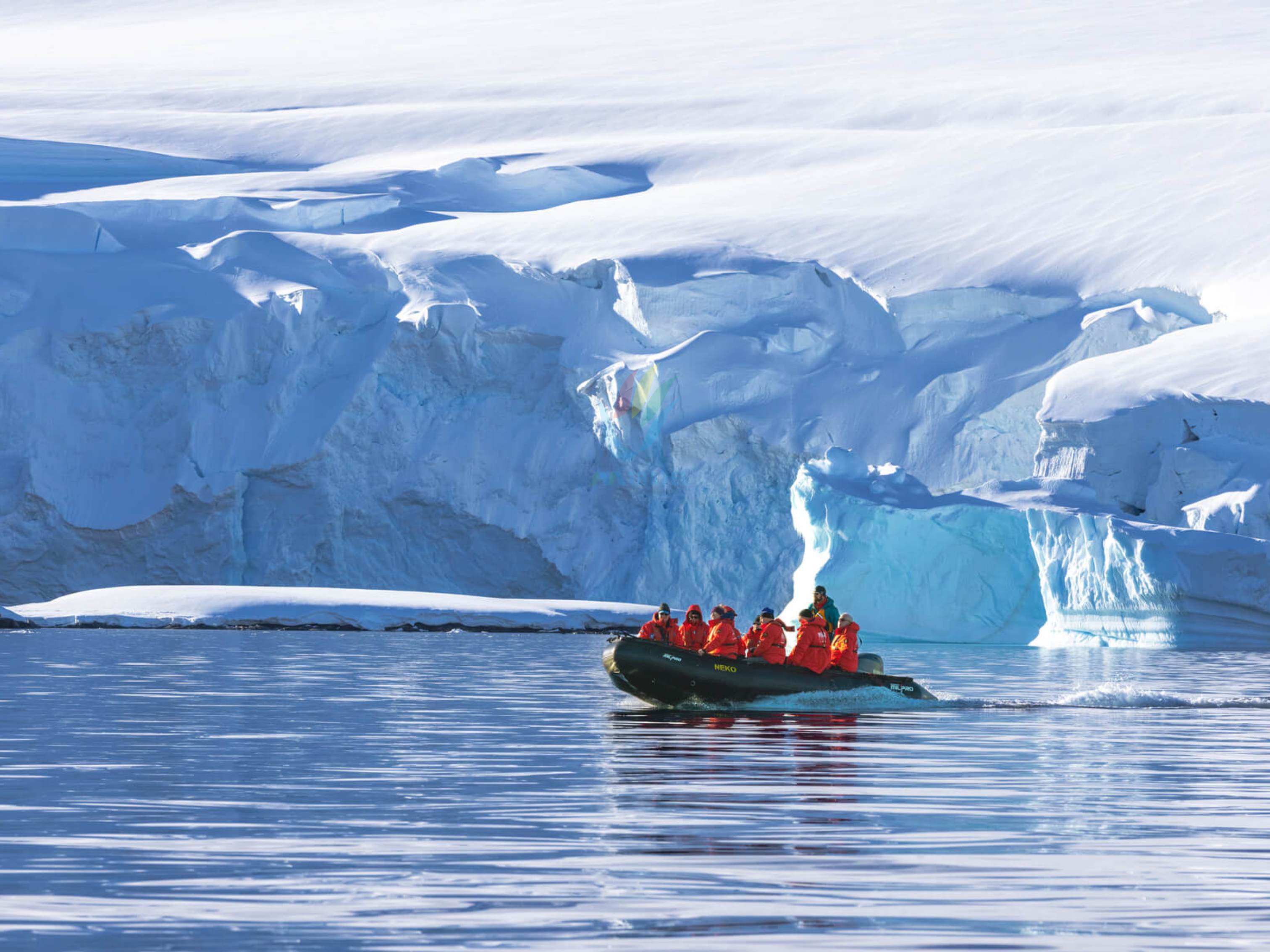 Tour Chào Mừng Năm mới tại Nam Cực 2025