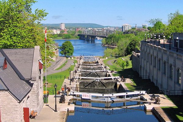 TOUR CANADA: TORONTO-KINGSTON-THOUSAND ISLAND-NIAGAVA FALL-VANCOUVER-VICTORIA 9N8Đ