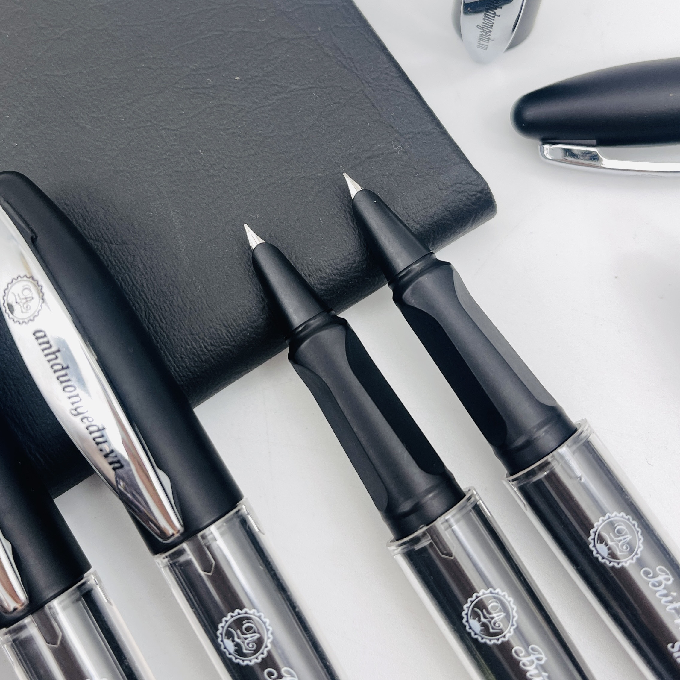 Bút mài thầy Ánh 085