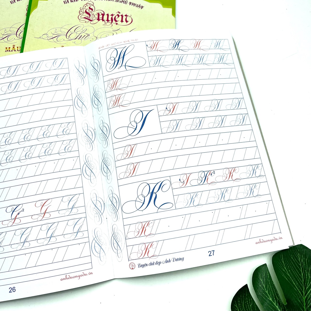 Vở mẫu chữ hoa - sáng tạo