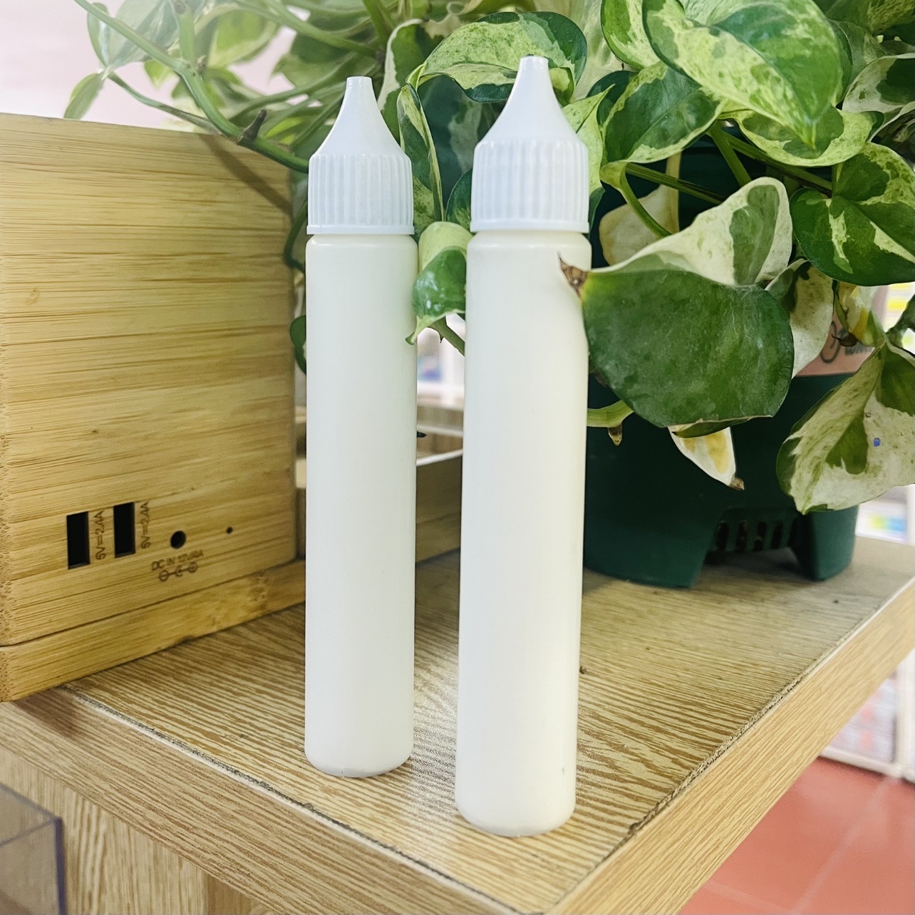 Keo chặn màu nước dạng bút