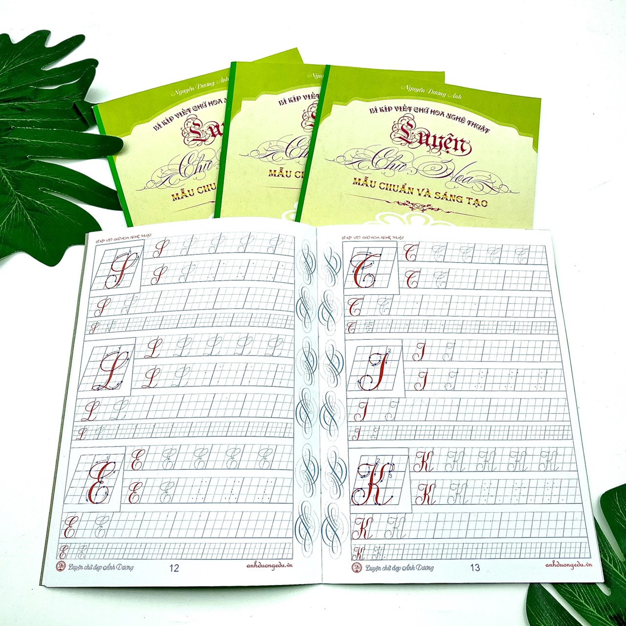 Vở mẫu chữ hoa - sáng tạo