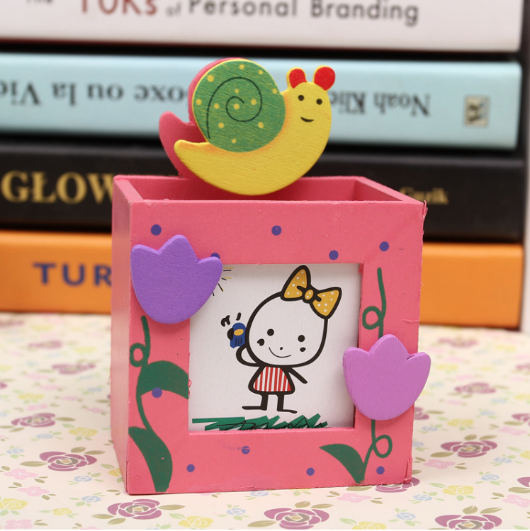 Ống cắm bút hình nổi