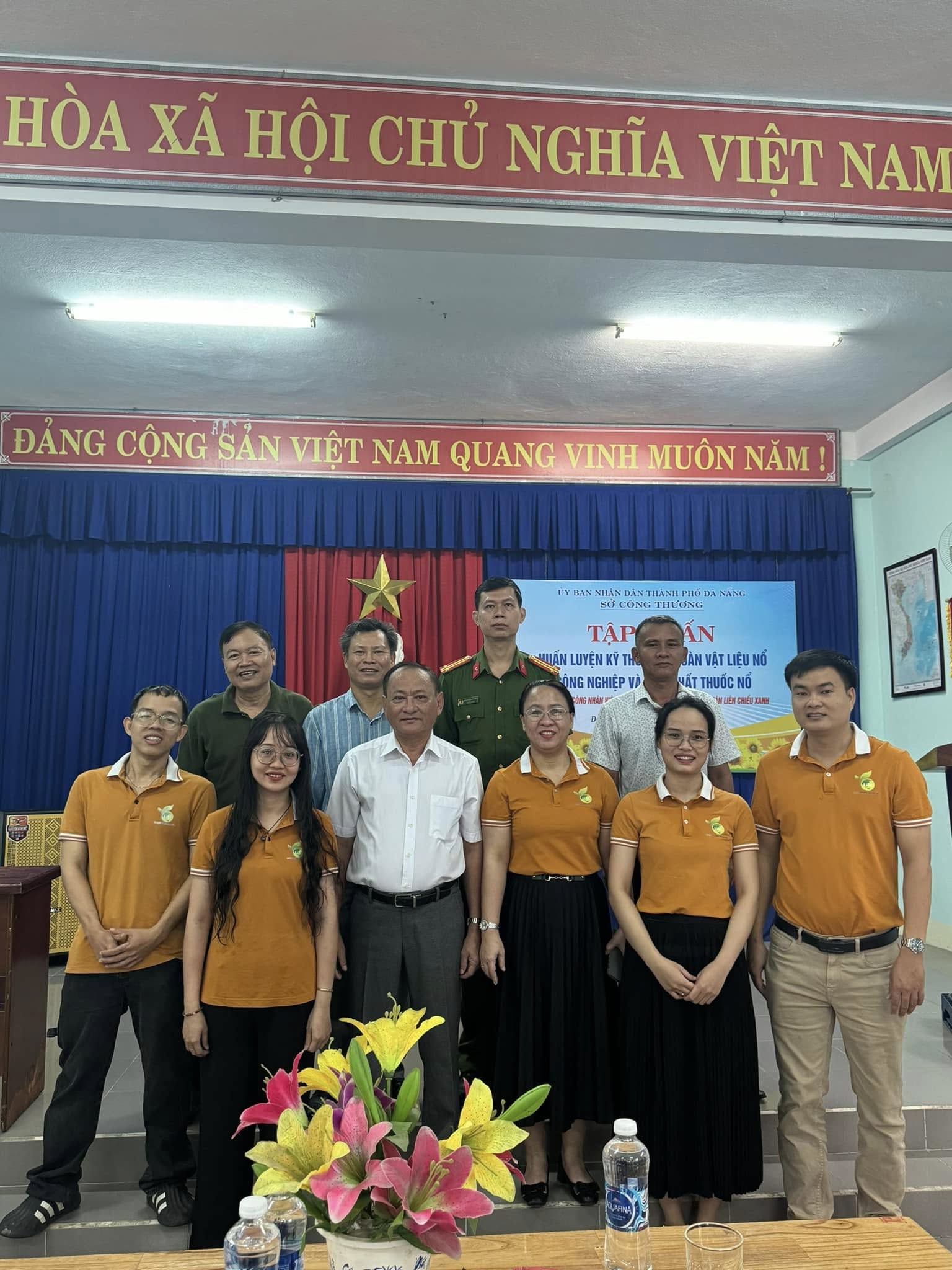 áo phông đồng phục công ty màu cam