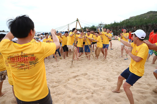 áo thun đồng phục team building ngân hàng hsbc