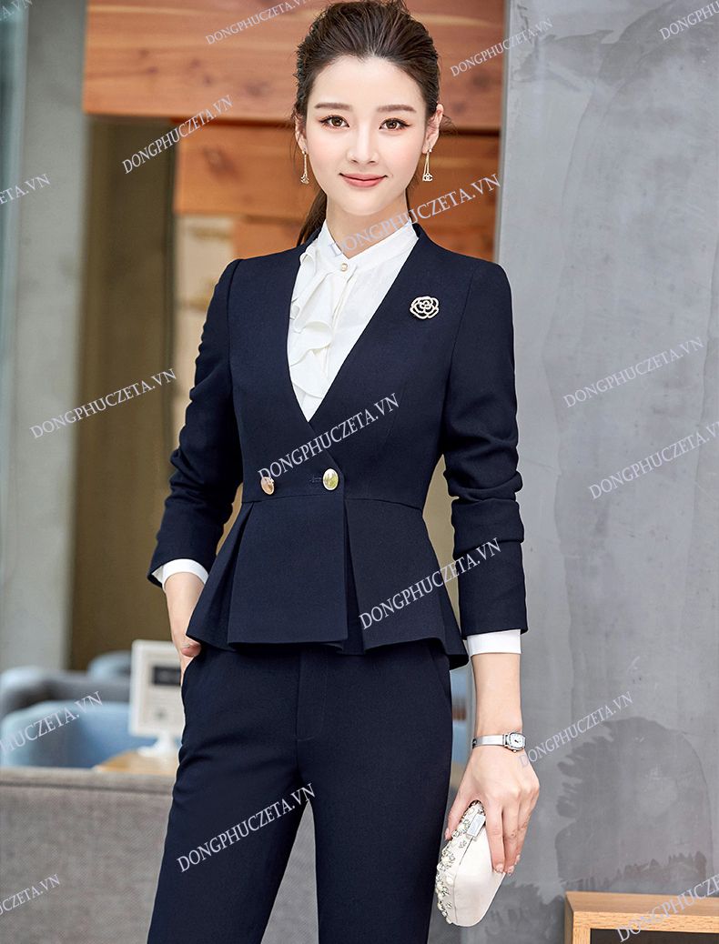 Áo vest nữ kiểu hiện đại, cổ bẻ dáng croptop không cúc Eva de Eva  23SQAE004G - Áo vest, blazer nữ | ThờiTrangNữ.vn