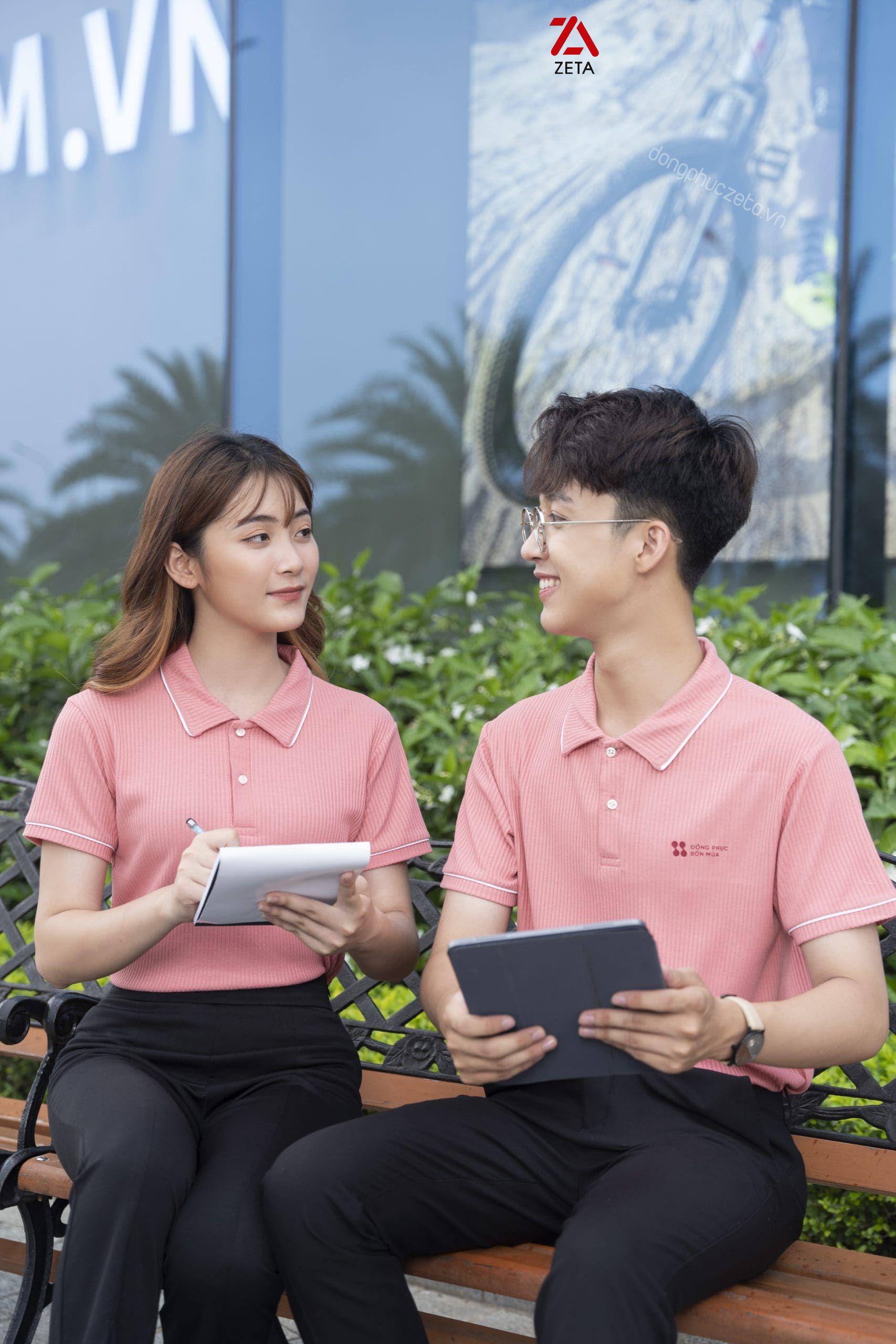 áo phông quán trà sữa màu hồng