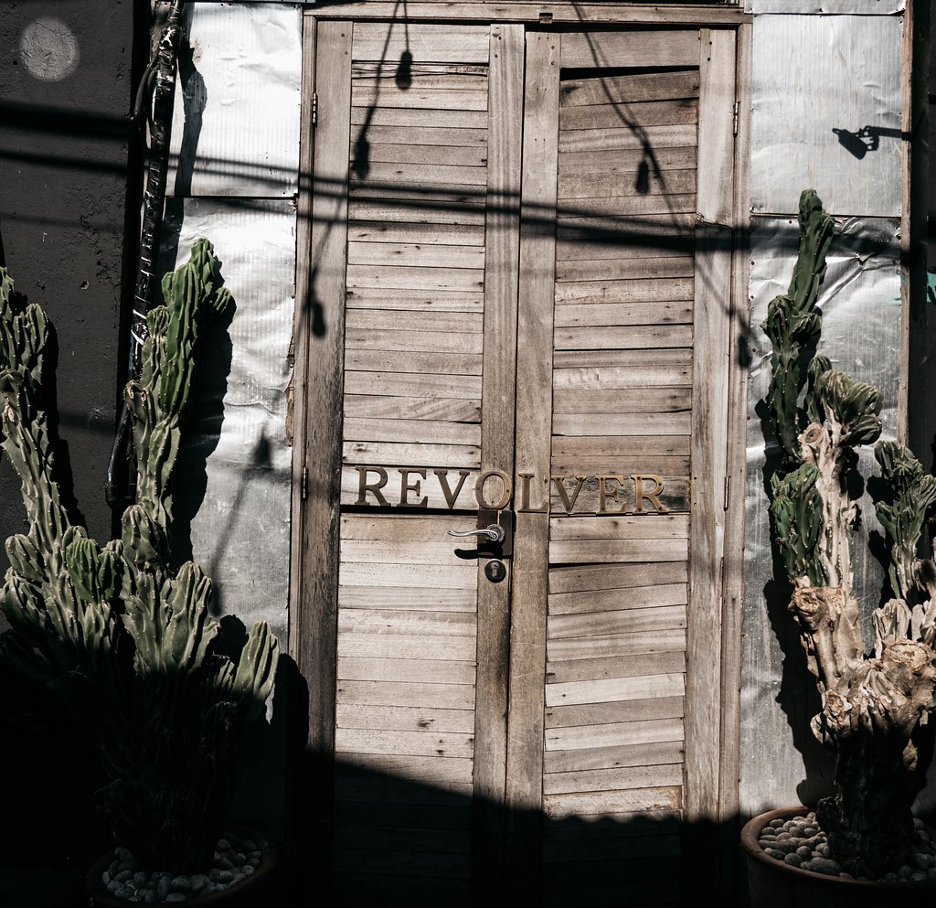 Revolver Expresso: Jalan Kayu Aya No 3, Oberoi, Seminyak, Indonesia