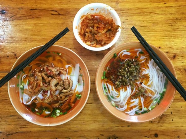 Thưởng thức mỳ ngon khi đi du lịch Phượng Hoàng Cổ Trấn - Trương Gia Giới