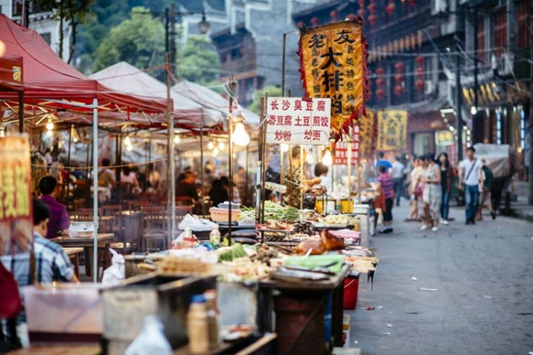 Ẩm thực đường phố ở Phượng Hoàng Cổ Trấn
