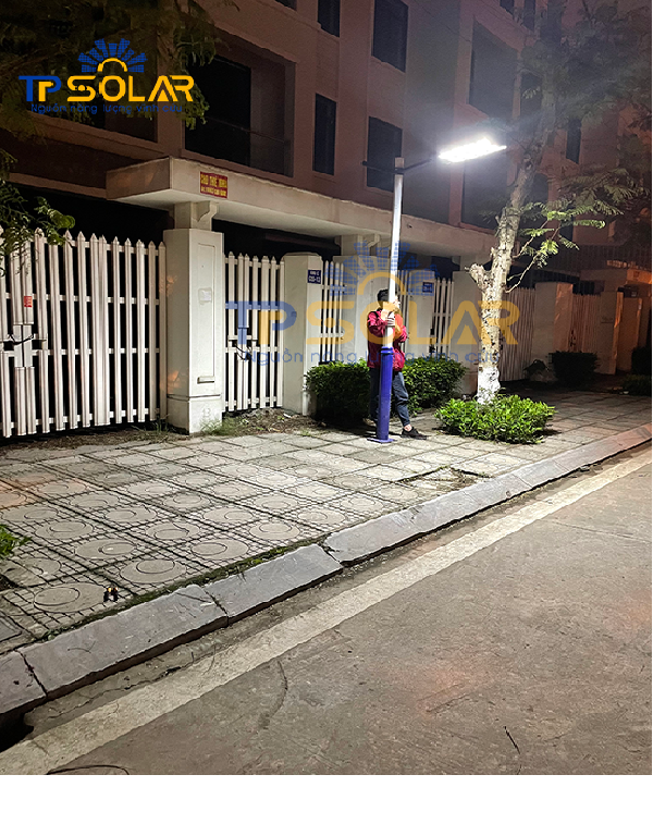 Ảnh thực tế Đèn năng lượng mặt trời Solar 300W HK502