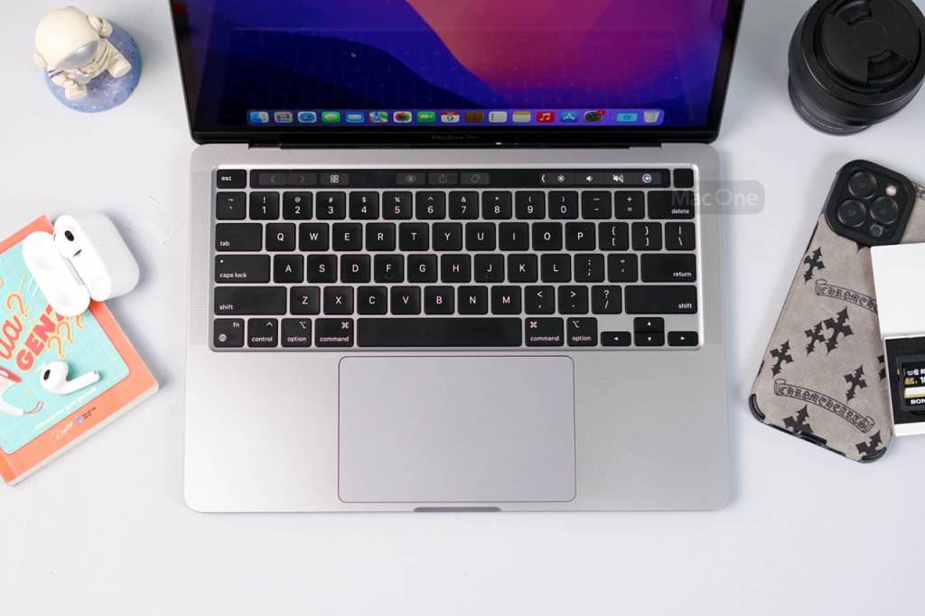 MacBook Pro 2022 13 inch Apple M2 16GB RAM 512GB SSD – Like New