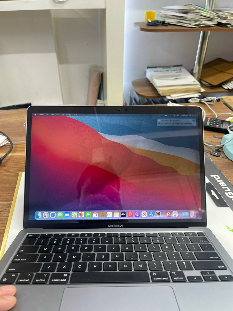 THAY PHẢN QUANG MACBOOK NƯỚC VÀO MÀN HÌNH