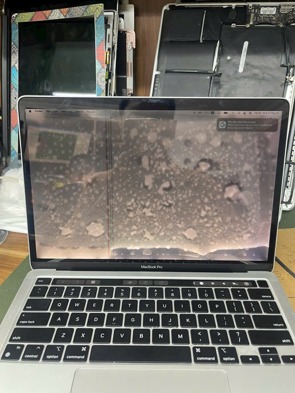 THAY PHẢN QUANG MACBOOK NƯỚC VÀO MÀN HÌNH