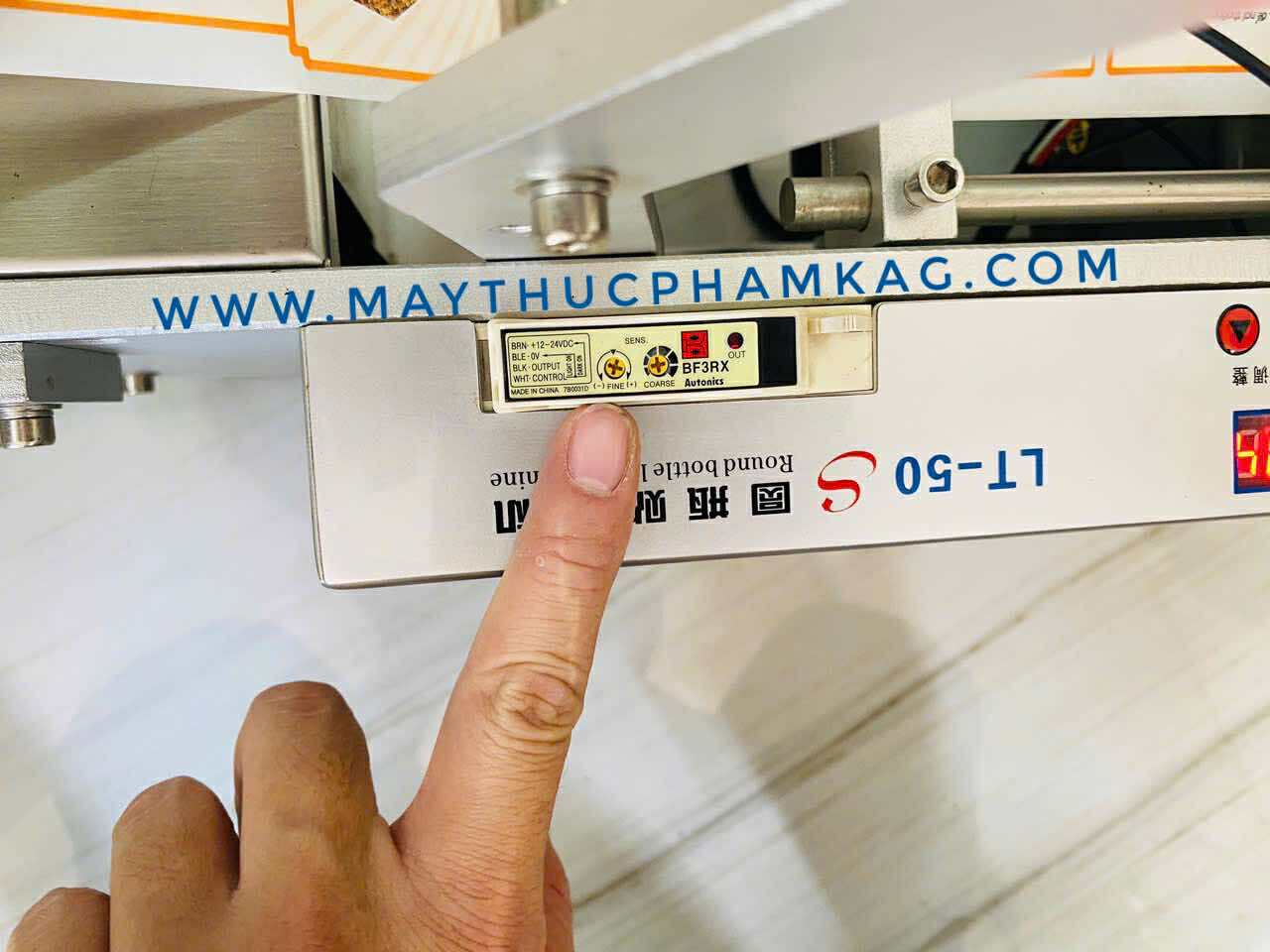 Máy Dán Nhãn Chai: Ứng dụng đa ngành và những lưu ý vàng khi chọn mua Máy Dán Nhãn Chai: Ứng dụng đa ngành và những lưu ý vàng khi chọn mua