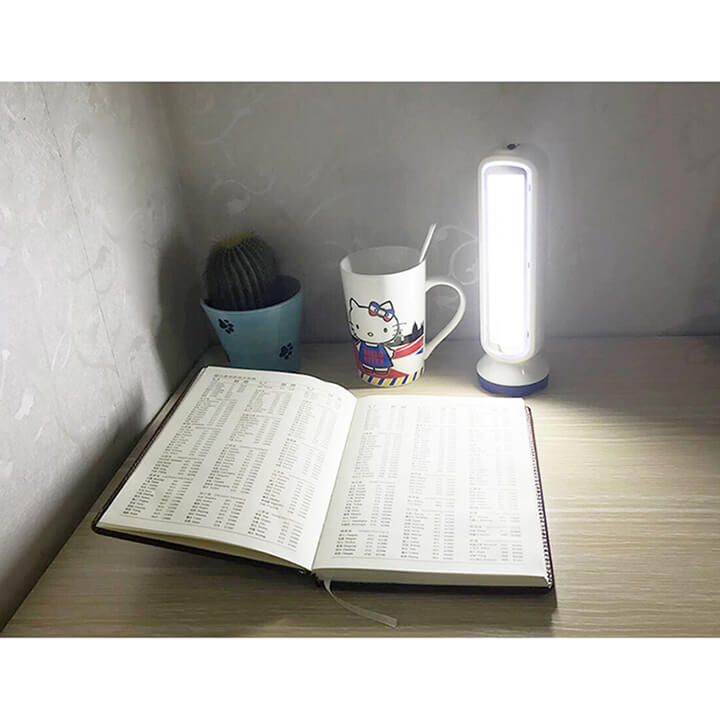 den-pin-da-nang-cam-tay-2-trong-1-kiem-den-ban-8