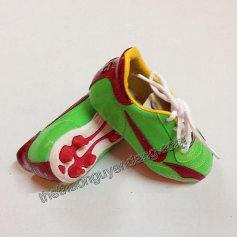 Giày đá bóng trẻ em