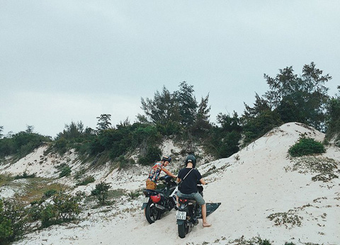 Kinh nghiệm và giá thuê xe máy du lịch trên đảo Quan Lạn