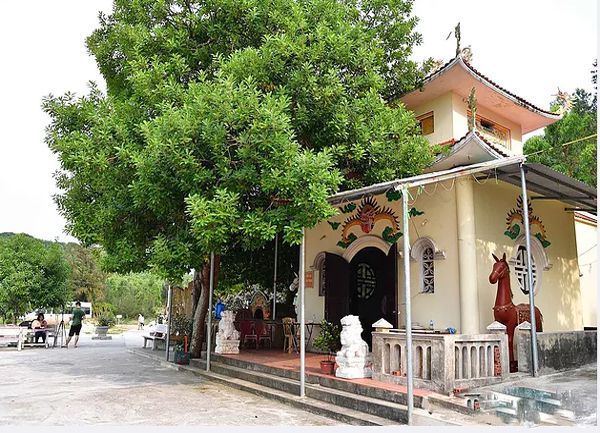 Đền Cậu Bé Cửa Đông - Đảo Quan Lạn, Quảng Ninh
