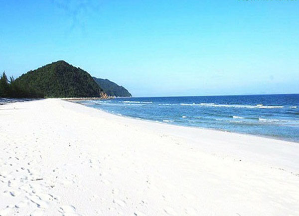 Tour Quan Lạn khác tour Minh Châu như nào?