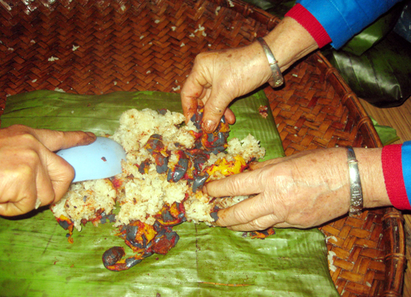 Lạ miệng món xôi cọ của người Thái ở Mộc Châu
