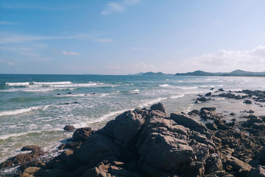 Bãi biển Robinson hoang sơ quyến rũ trên đảo Quan Lạn - Cinvestra Travel