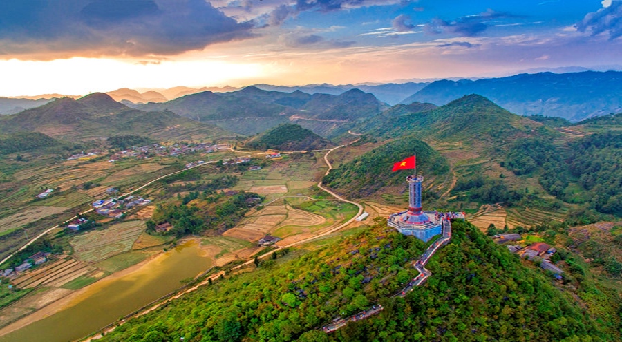 Cột cờ Lũng Cú Hà Giang – Biểu tượng thiêng liêng của Tổ quốc