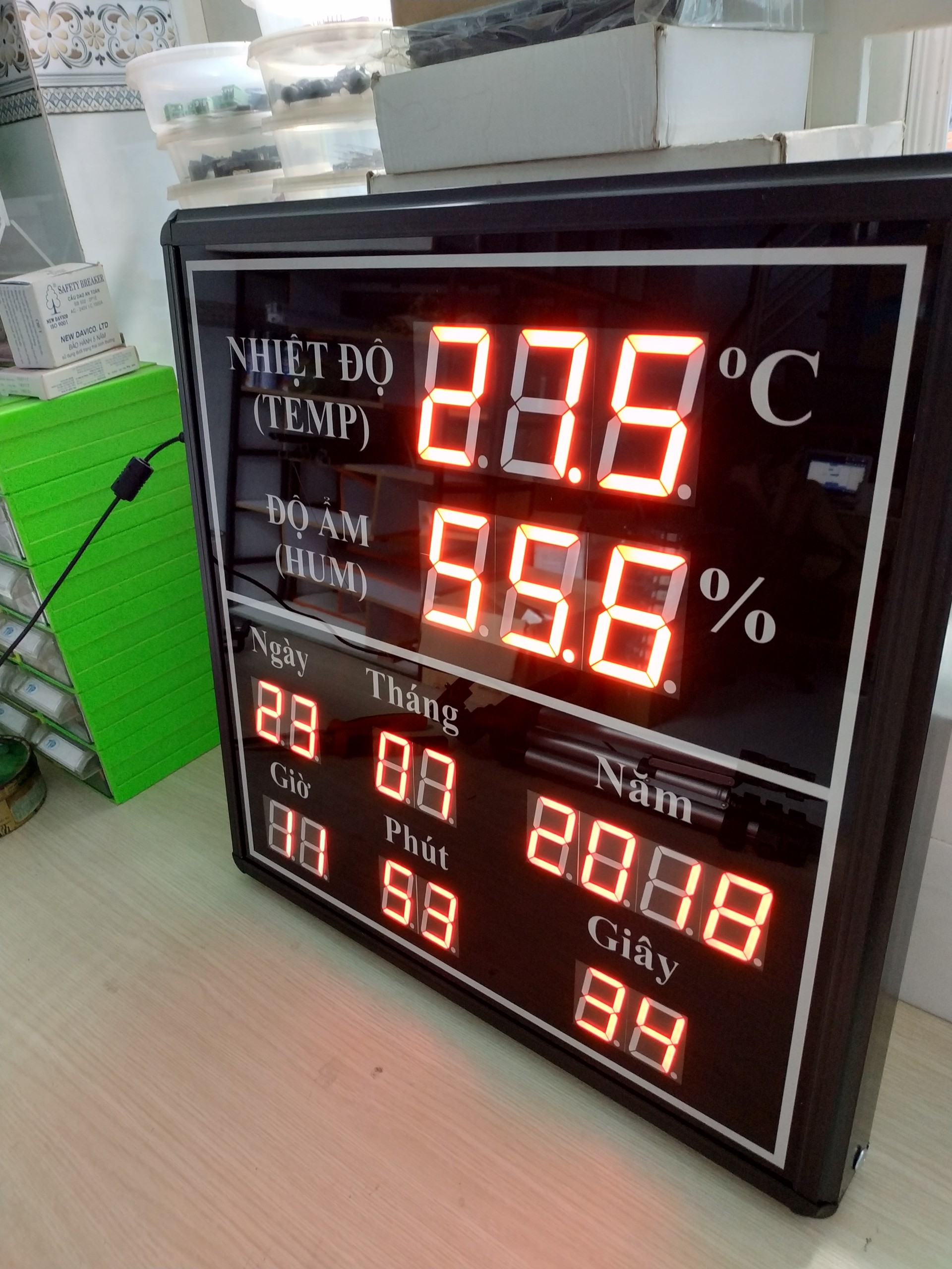 Gia công đồng hồ led nhiệt độ độ ẩm treo nhà xưởng văn phòng tại TP.HCM