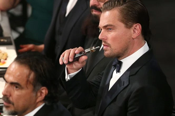 Leonado Dicaprio Vaping