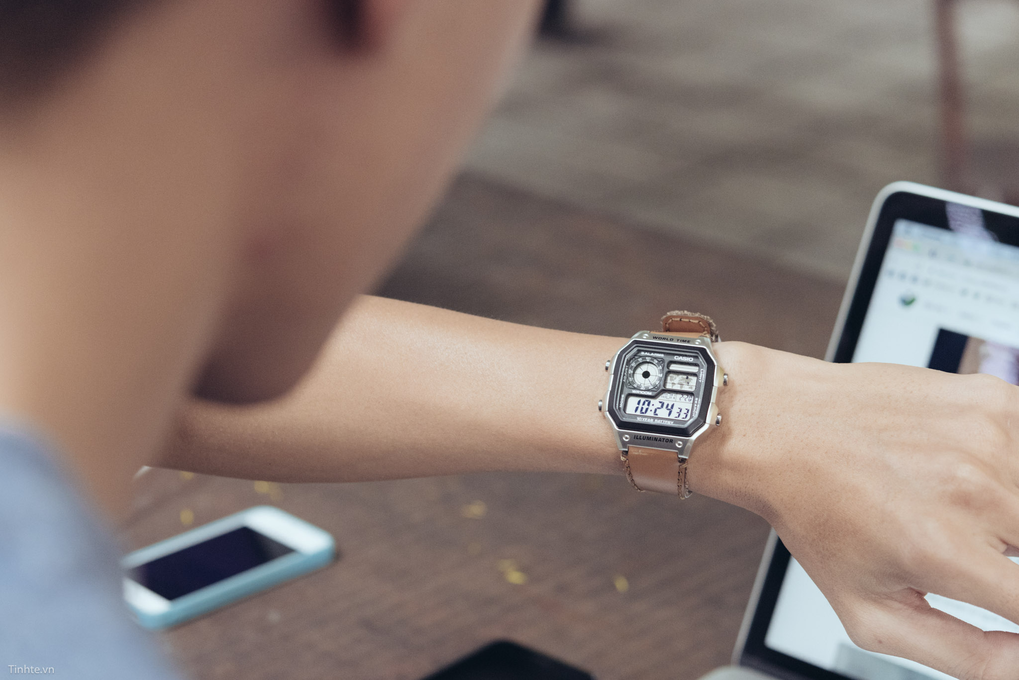 Trên tay/Đánh giá đồng hồ Casio AE1200WHD: Pin 10 năm, đẹp, ngầu, nhiều múi giờ & tính năng hay Trên tay/Đánh giá đồng hồ Casio AE1200WHD: Pin 10 năm, đẹp, ngầu, nhiều múi giờ & tính năng hay
