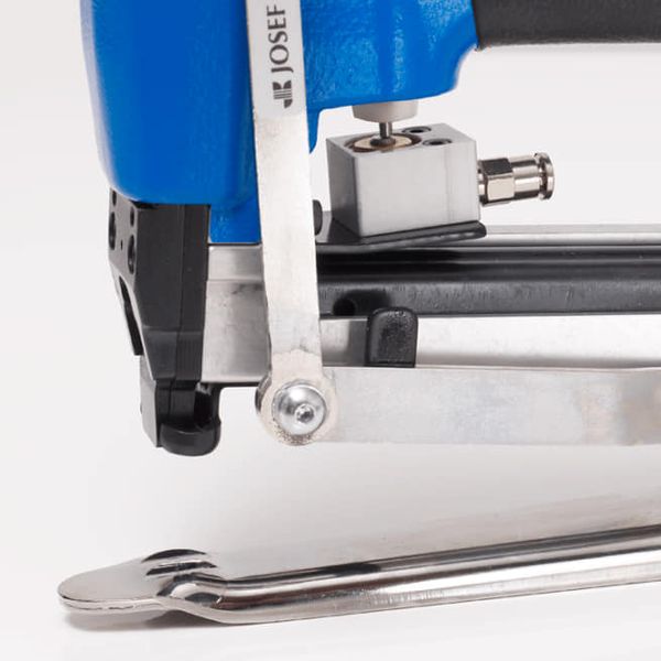 Máy dập ghim, máy bắn ghim vỏ thùng Carton JK20T779, ghim JK779/14 hãng JK