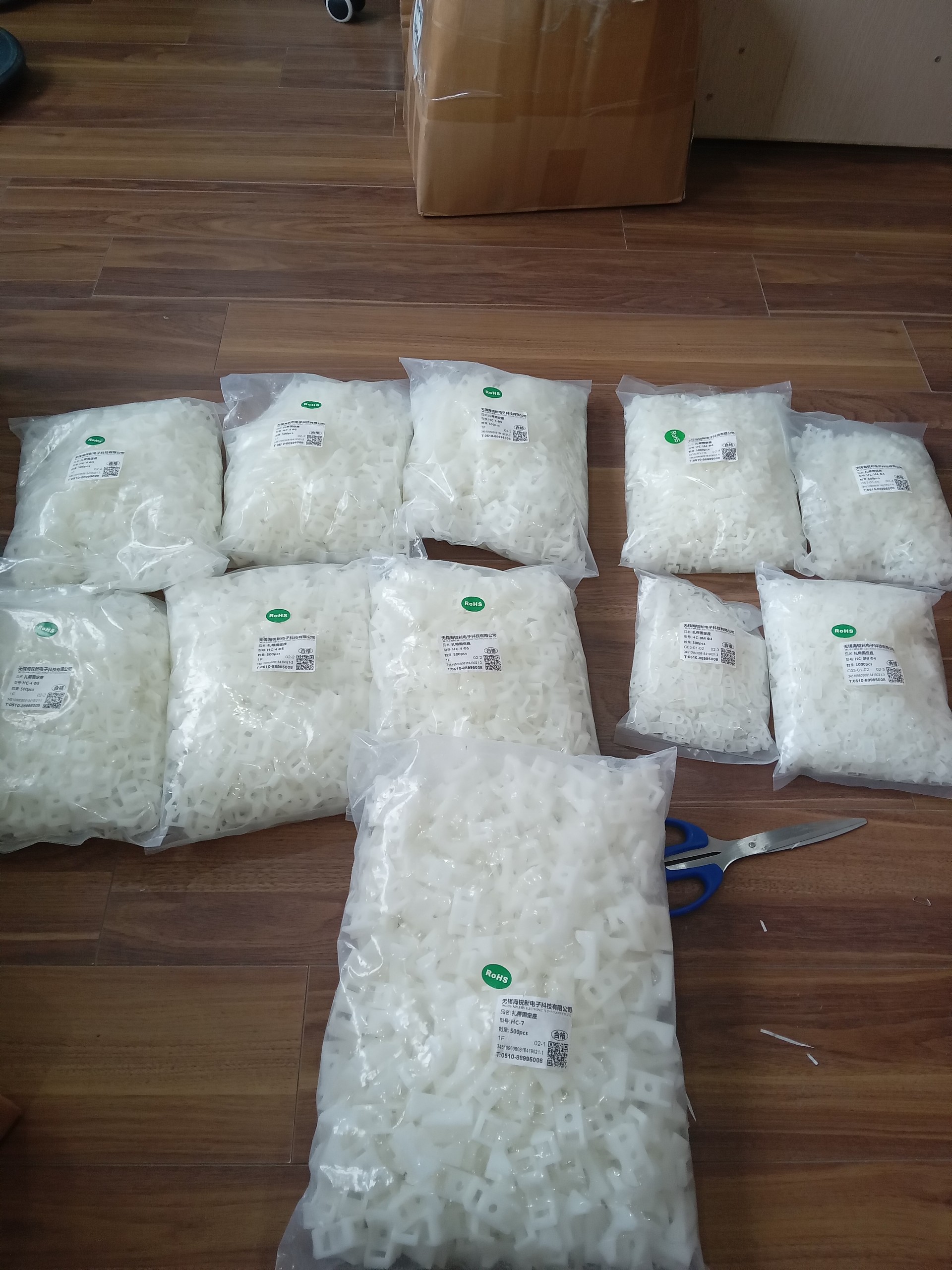 Đai dây thít, đế cố định dây thít, gối đỡ dây thít HC-1, HC-2S, HC-04, HC-4, HC-05, HC-2, HC-1M, HC-0M, HC-1S
