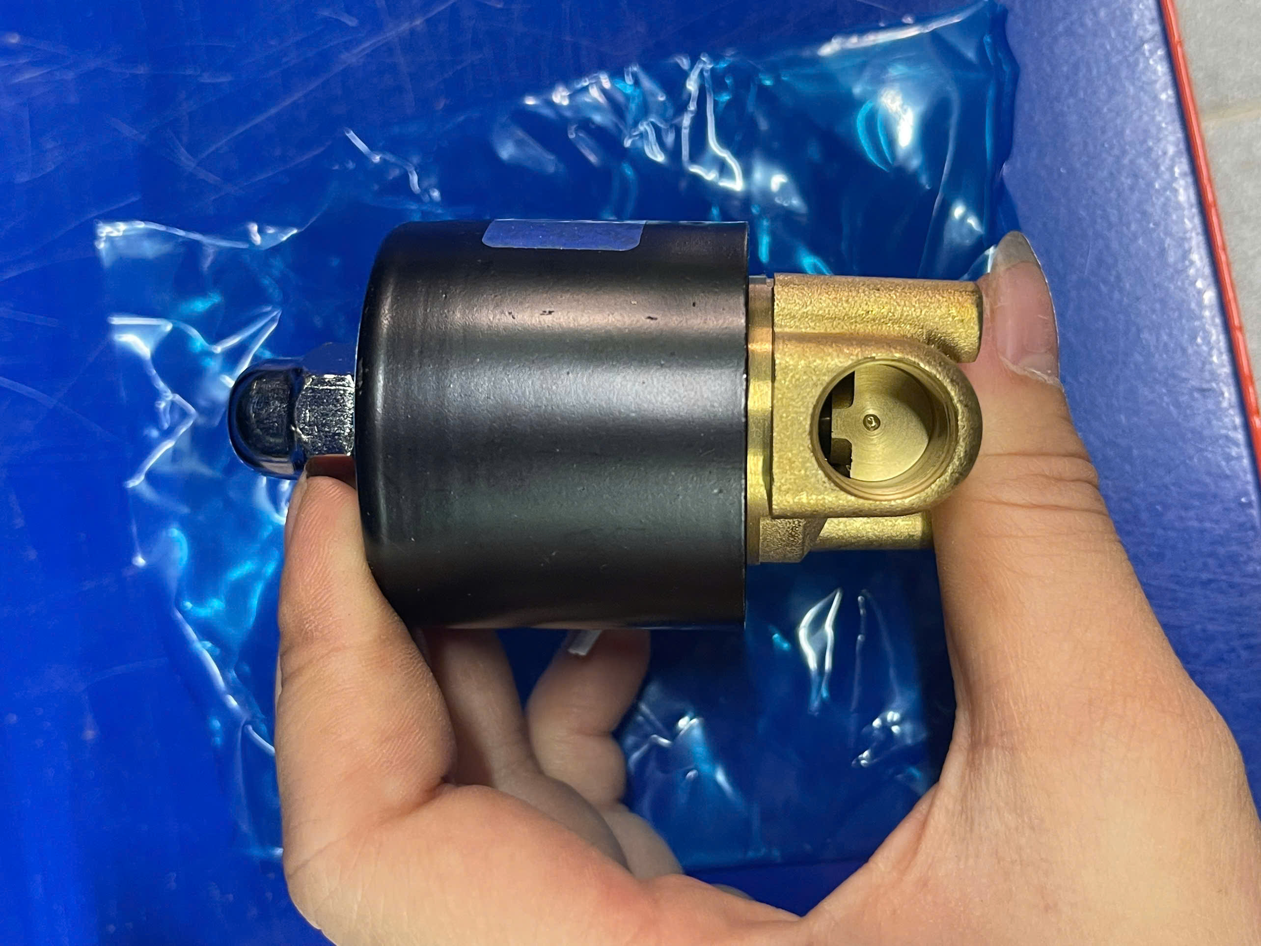 Van điện từ nước thân thép 2WB, Van điện từ khí nén 2WB hãng AKS 2WB025-08, 2WB040-10, 2WB160-15, 2WB200-20, 2WB20-25, 2WB350-35, 2WB500-50