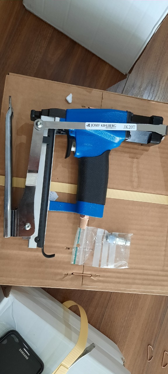 Máy dập ghim, máy bắn ghim vỏ thùng Carton JK20T779, ghim JK779/14 hãng JK