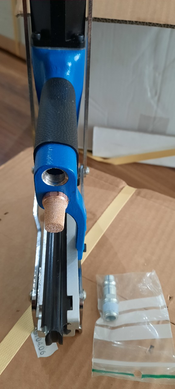 Máy dập ghim, máy bắn ghim vỏ thùng Carton JK20T779, ghim JK779/14 hãng JK